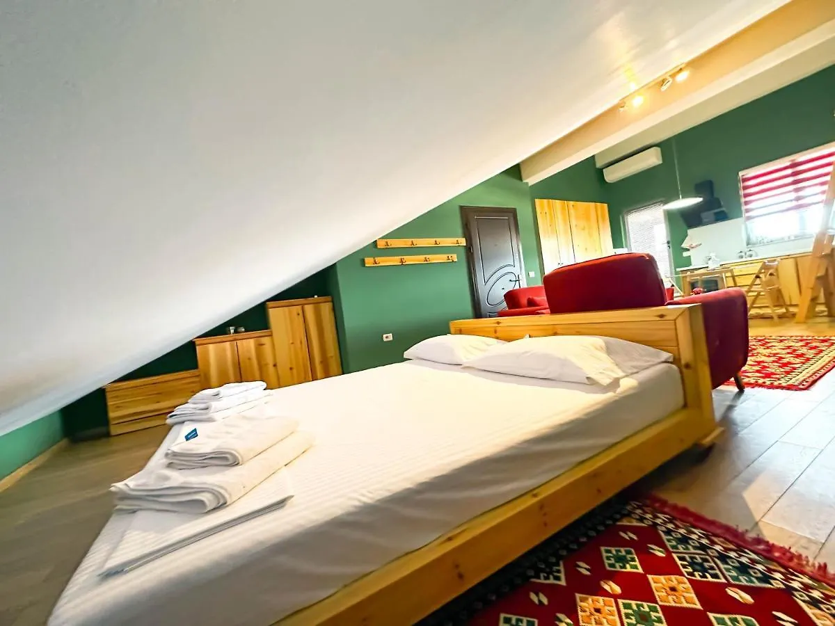 Cozy Elegance Above Korca Apartment