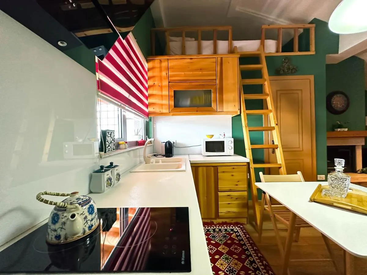 Cozy Elegance Above Korca Apartment